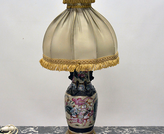 Lot 207: 19th cent  Family Rose Nankin ceramic vase / lamp with Chinese worriors decor on gilt bronze base  H29cm. Tot.H52cm