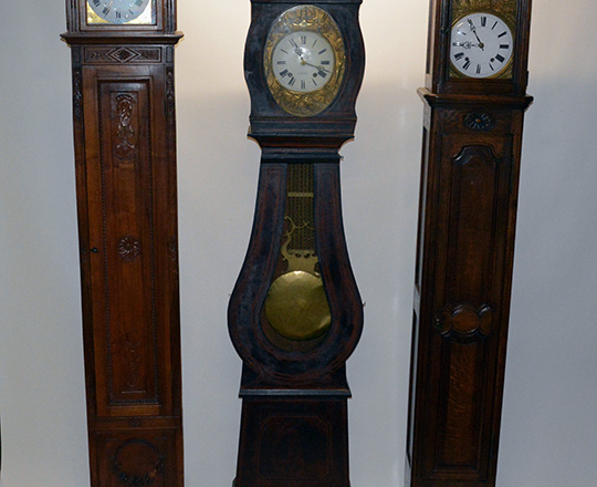 Lot 211_2: Early 19th c straight walnut clock case with 18th / 19th c mouvement. H259cm.