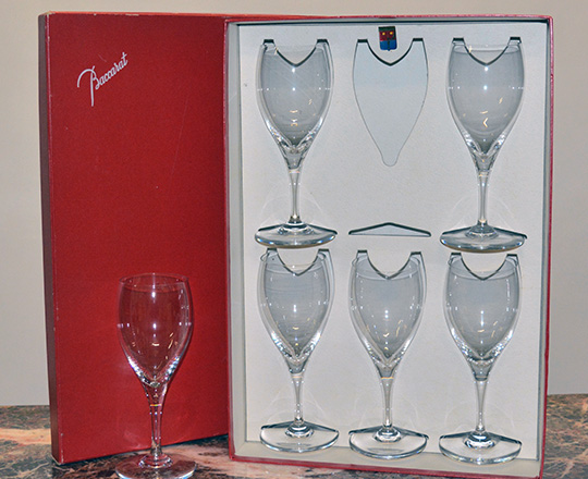Lot 220: Six Baccarat wine glasses in original box. H19cm.