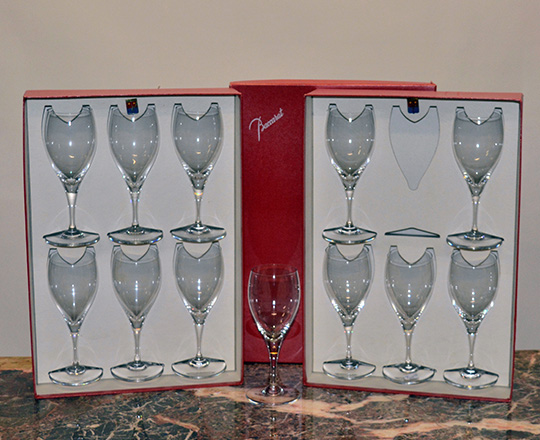 Lot 221_1: Six Baccarat wine glasses in original box. H19cm.
