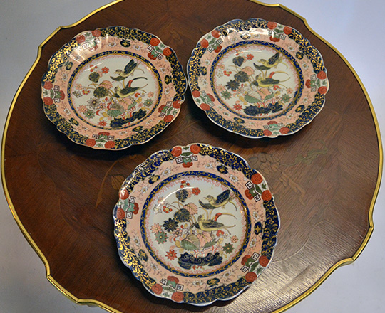 Lot 294: Three Chinese decor plates by Mason's. Dia 23cm.