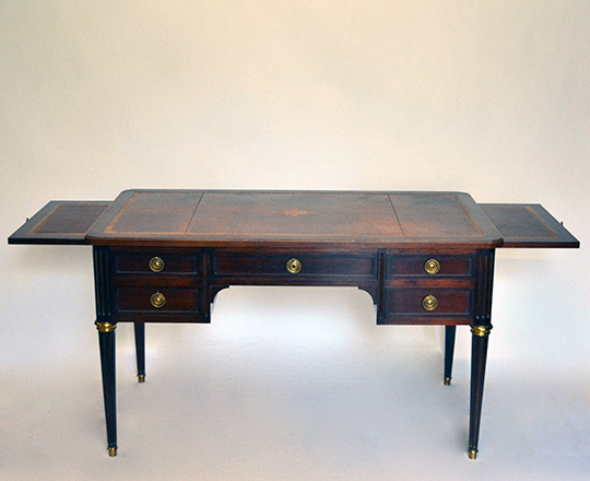 Lot 295_1: Turn cent. Louis XVI, five drawers and brown leather top desk with two side leaf pulls. H76xW130xD70cm.