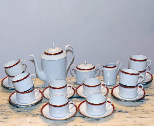 Lot 296: Tea / coffee Limoges porcelaine set.
