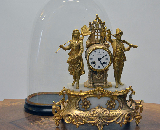 Lot 373_1: 19th cent gilt spelter mantle clock with couple. H42cm.