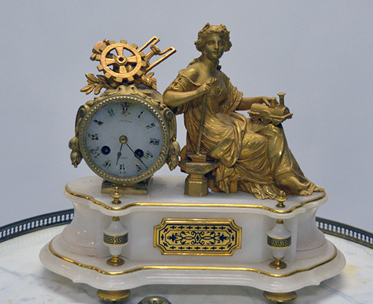 Lot 377: Turn cent gilt spelter and alabaster mantle clock with woman representing ''Industry''. H30xW36cm.
