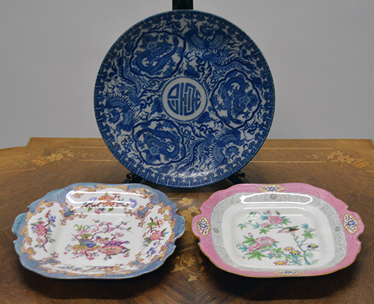 Lot 380: One large 19th cent blue and white Chinese plate, dia 30cm and a pair of Minton plates with floral decor.