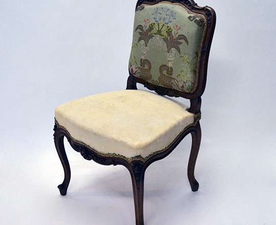 Lot 381: One single finely carved L.XV chair.