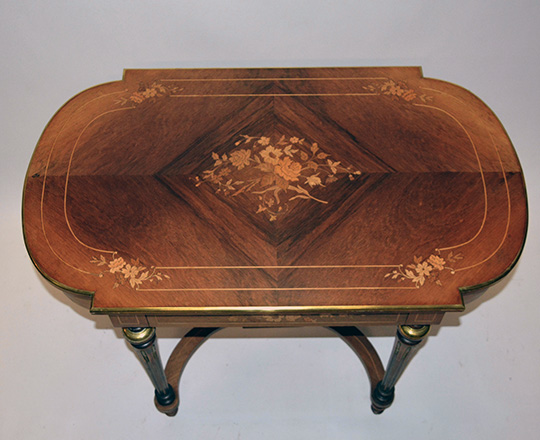 Lot 394_1: Elegant 19th cent one drawer Nap.lll rosewood center table with fine floral marquetry. H73xW100xD60cm.