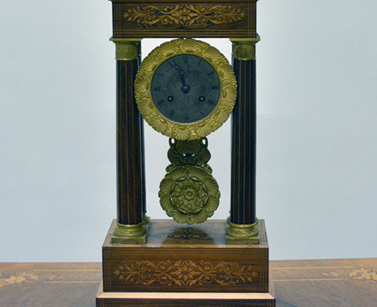 Lot 404: 19th c. Empire \ Charles X potico clock with fine marquetry inlay. H 45,5cm.