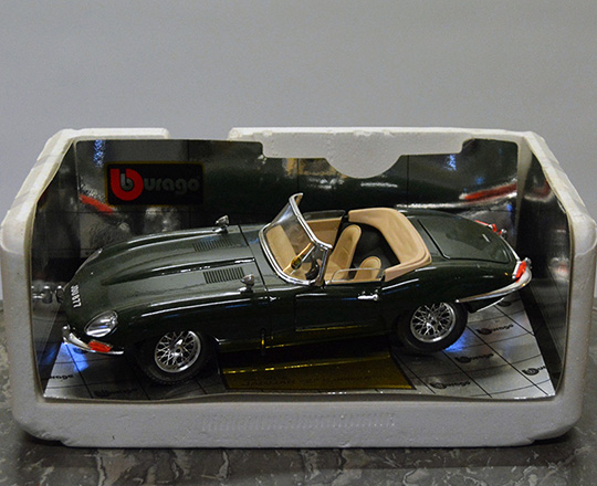 Lot 411_3: Various collectable Burago cars : Ferrari GTO, Testarossa, Jaguar E type, Renault Alpine ....