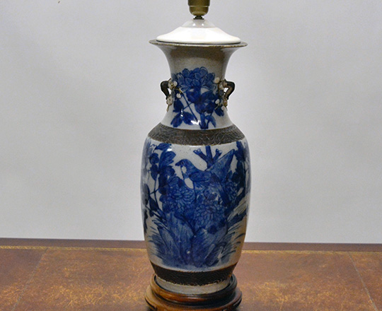 Lot 426: Large 19th cent. Chinese white & blue Nankin vase,H45cm / lamp.