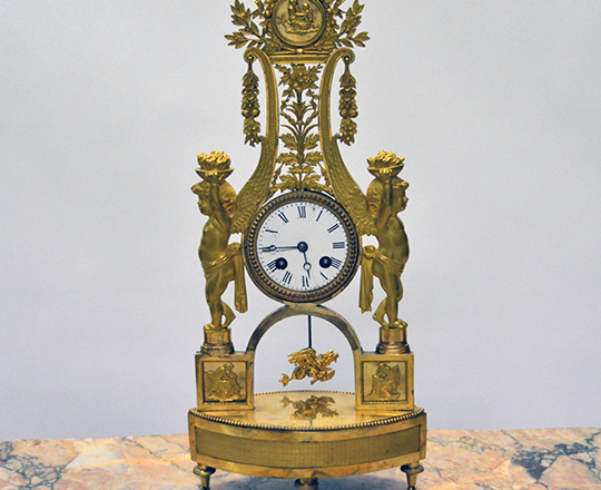 Lot 447: Very fine quality 18th -19th c. gilt ciseled bronze Directoire/Empire mantel clock. H46cm.