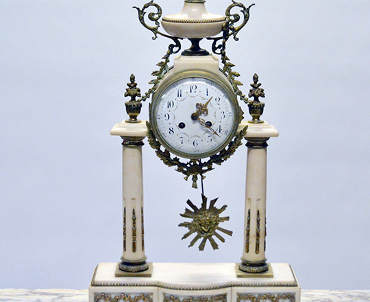 Lot 451: Large 19th c. Louis XVI white marble and bronze decor portico clock. H 59cm.