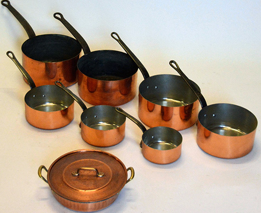 Lot 456: Set of seven + one copper pots of which one lidded. max.dia.22cm.
