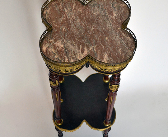 Lot 506_1: 19th cent four leaf clover shaped marble top Louis XVI center table with fine gilt brass ornaments. H85x84,5x84,5cm.