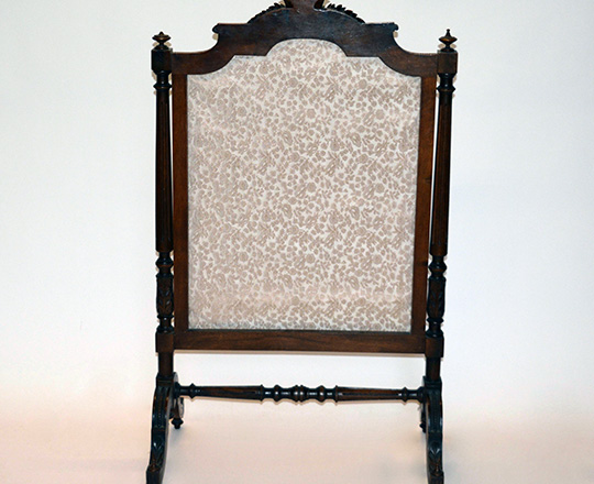 Lot 521_1: Turn cent Louis XVI fire screen with fine needle point floral decor. H109 x W63cm.