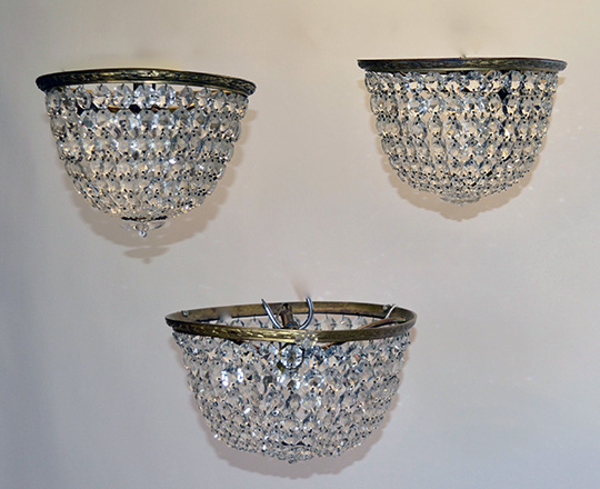 Lot 532: Pair turn cent crystal 'basket' form ceiling fixture and a larger single one. Dia.29,5cm (large)