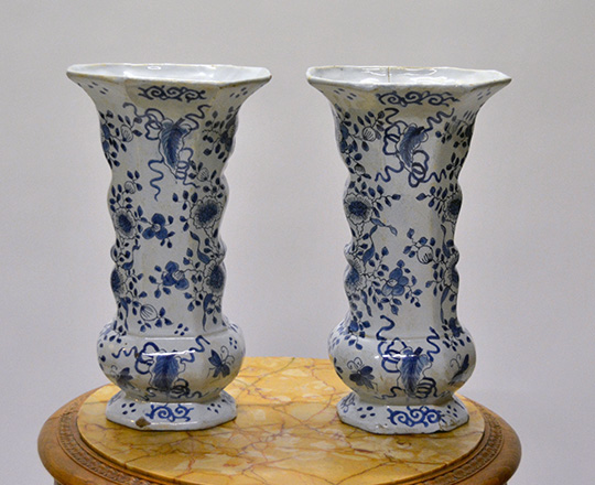Lot 542_4: Chinese? Blue & white porcelaine vase / lamp, H32cm (with base) and a pair of signed Delft vases, H32cm.