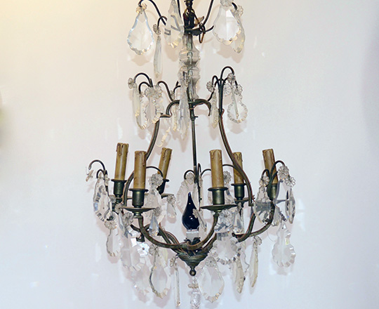 Lot 553: Early/mid cent three stages eight light brass chandelier. H 82cm.